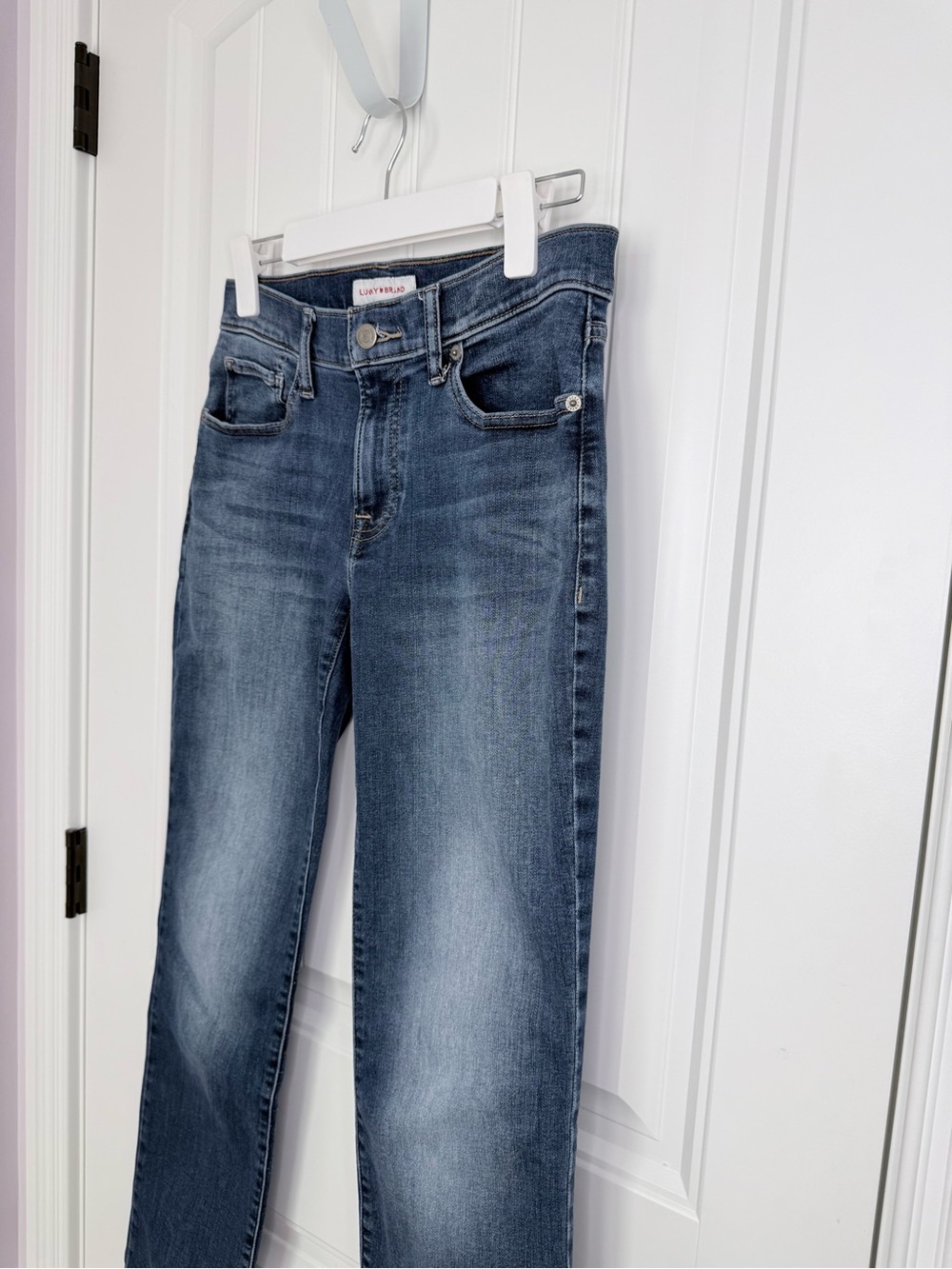 Lucky Brand Women’s Sweet Mid Rise Straight Leg Jeans - Medium Blue Wash - Picture 2 of 6
